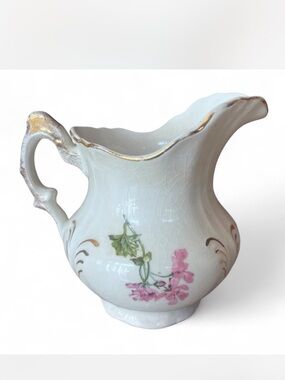 Vintage Warwick creamer-a beautiful collectible!!!